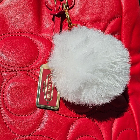 ❌️Sold❌️ Furry Puff Ball Bag Charm & Key Ring - White/Gold - Picture 2 of 4